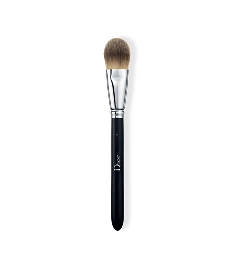 Light Coverage Fluid Foundation Brush N° 11 